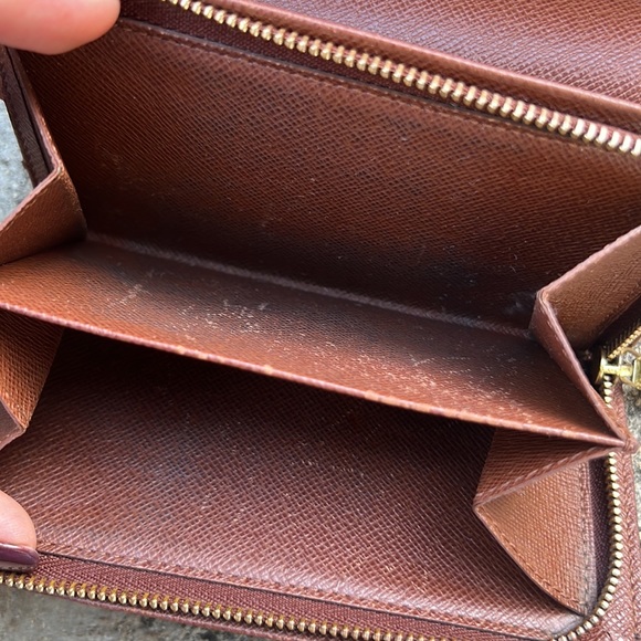 Louis Vuitton monogram bifold wallet - Picture 8 of 16